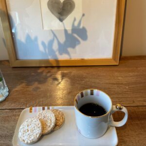 Kit caneca P mais pratinho retangular com listras coloridas