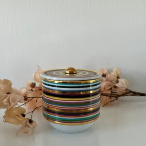 Vela listrada colorida com tampa